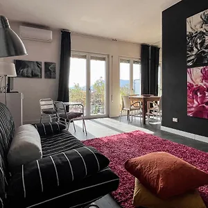 Mura Di Elegant Penthouse With Balcony Appartamento